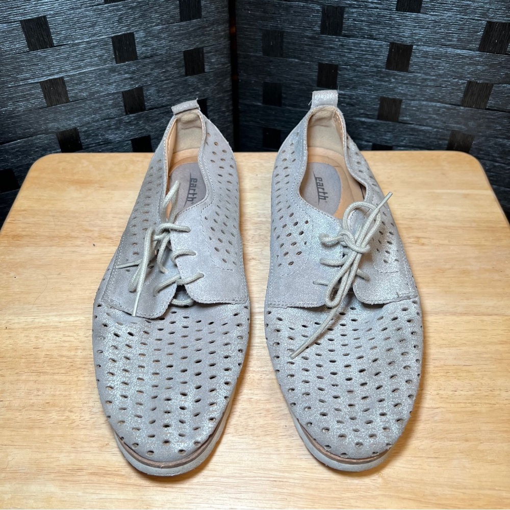 Women’s Size 12 Earth loafers